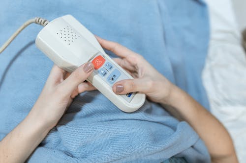 杭州年轻人缺牙选种牙还是镶牙？了解长久利弊再做决定