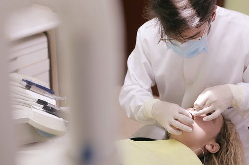 杭州自己补牙风险大吗?专家解析DIY补牙的危害与安全材料