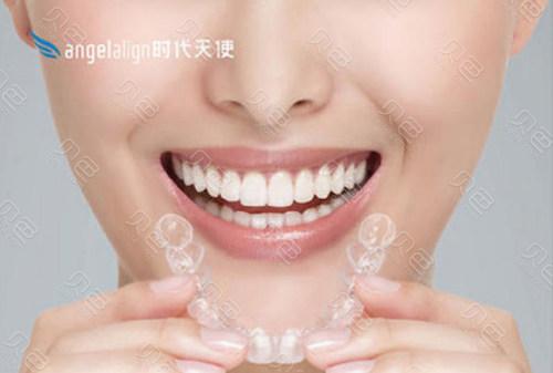 杭州深圳成年人牙缝大怎么矫正？隐形还是烤瓷更靠谱？