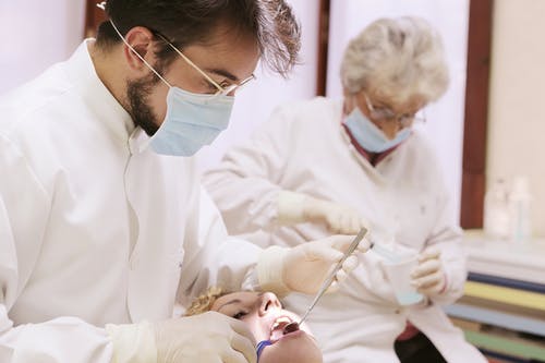 杭州拜博口腔牙齿矫正费用明细，金属、隐形牙套各多少钱？