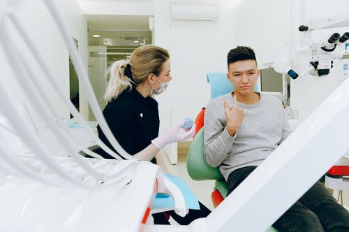 杭州18岁龅牙矫正来得及吗？要多久有后遗症吗